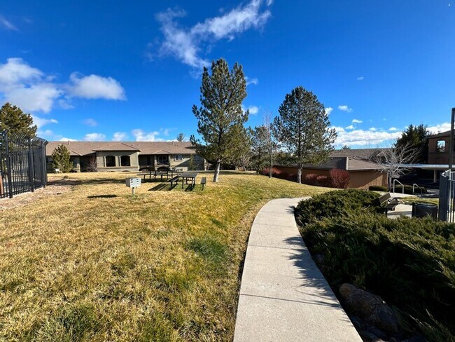 Building Photo - Silver Creek Condo- Three Bedroom Two Bath