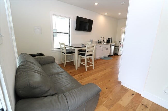 Building Photo - 5506 Avenue Q