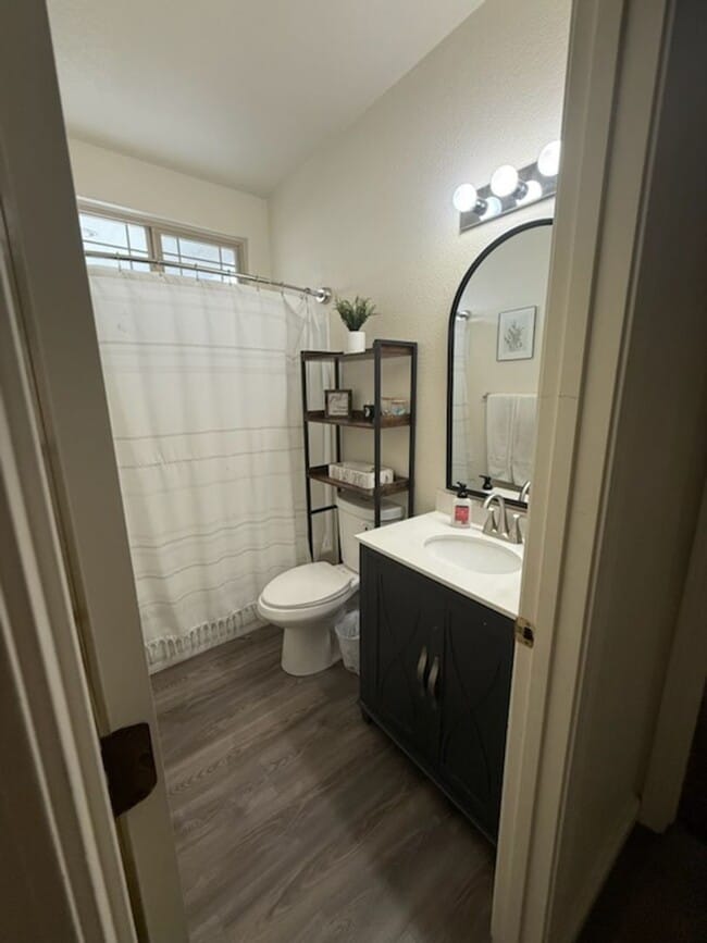 Building Photo - Beautiful Northridge Home