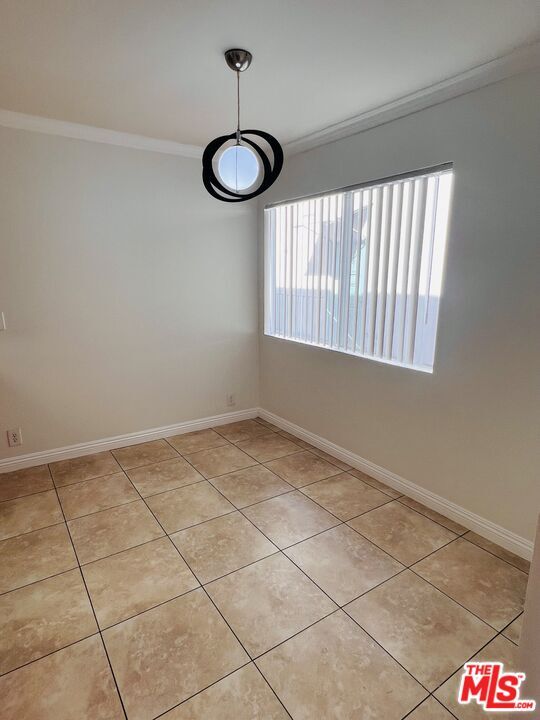 Building Photo - 121 Sinclair Ave