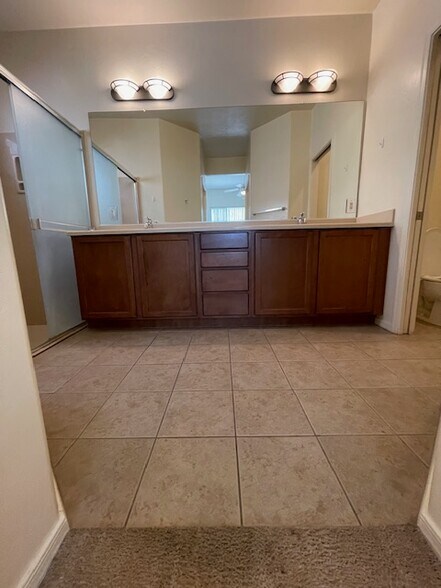 Master bathroom - 12777 N Haight Pl