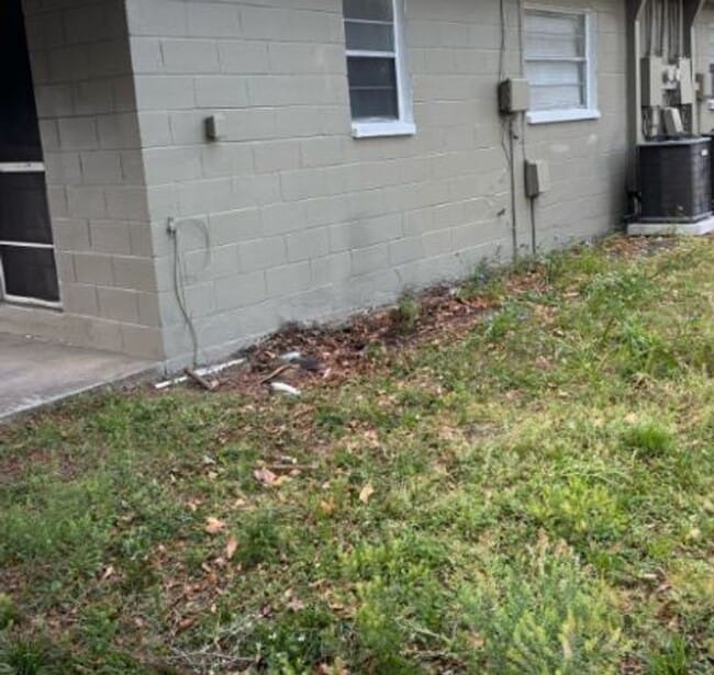 Building Photo - For Rent – Cozy 2 Bed / 1 Bath Home in Zep...