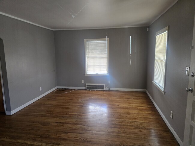 Building Photo - 19404 Kenosha St