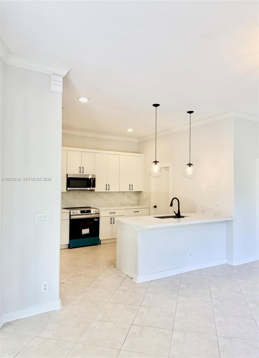 Building Photo - 4946 SW 38th Way