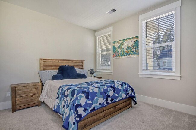 Building Photo - Refined Living in Midtown Nexton