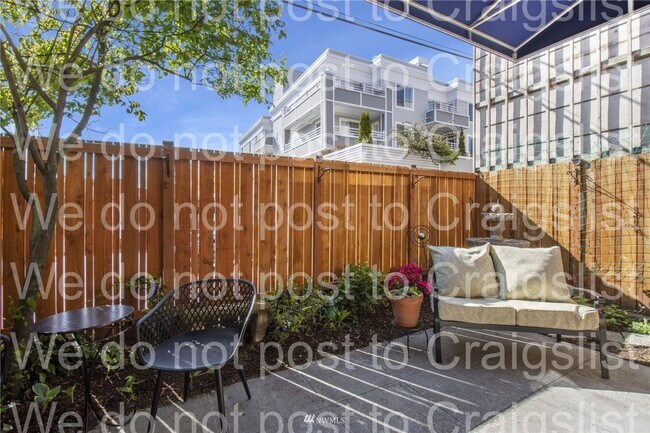 Building Photo - Queen Anne - 2 Bedroom - 2 Bathroom Condo *WSG Included