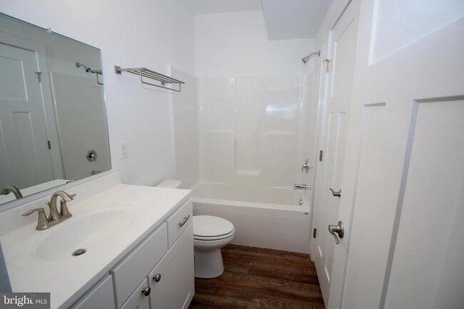 Building Photo - 306 Main St