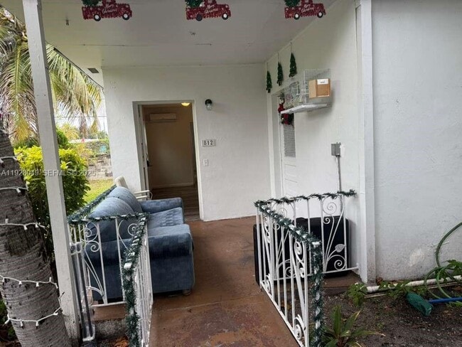 Building Photo - 812 NW 26th Ave