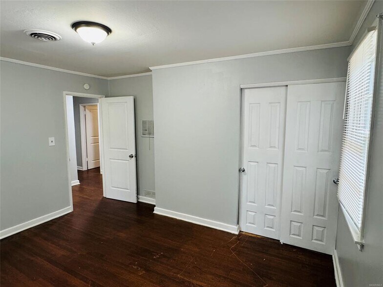 Building Photo - 4228 Hickory Dr