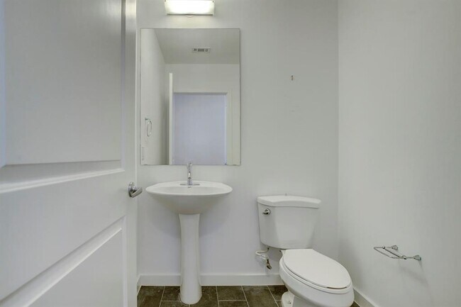 Building Photo - 5925 Almeda Rd