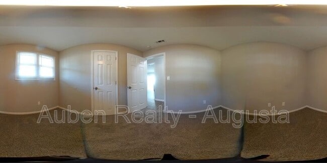 Building Photo - 2517 Kensington Dr E