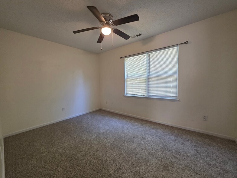 Building Photo - 106 Spring Meadow Cir