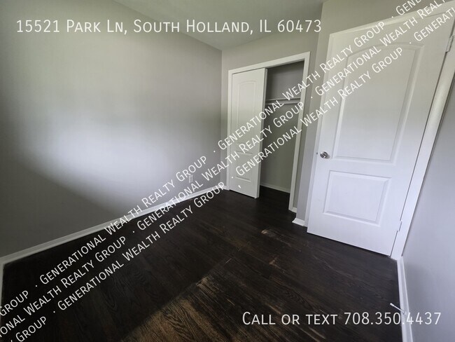 Building Photo - 15521 Park Ln