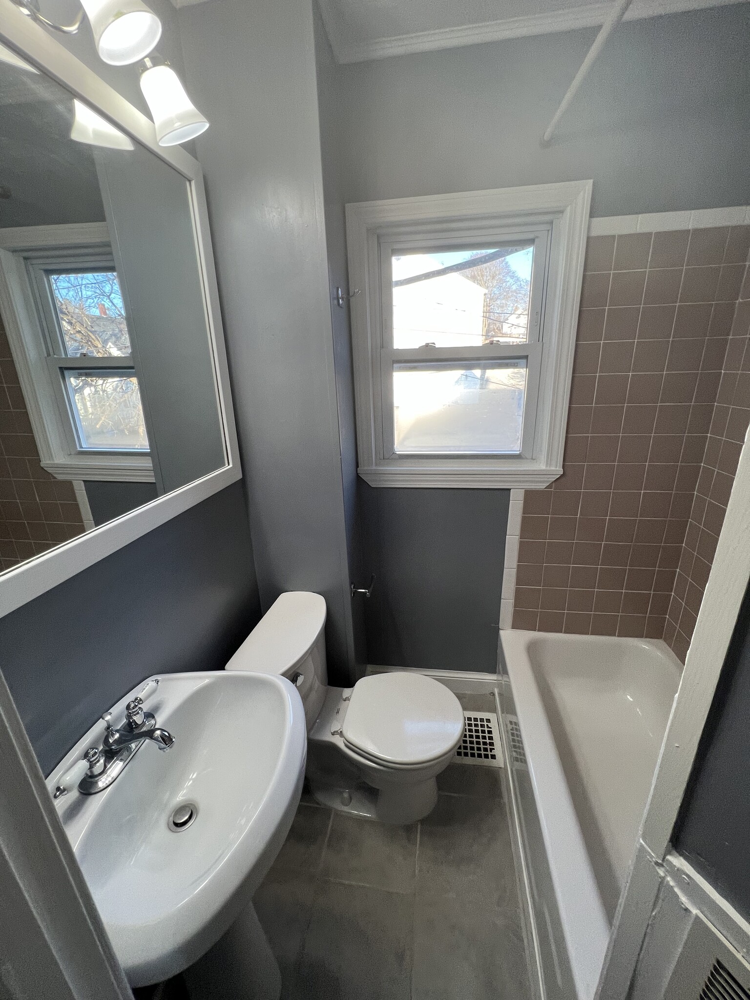 Building Photo - 26 Highland Ln