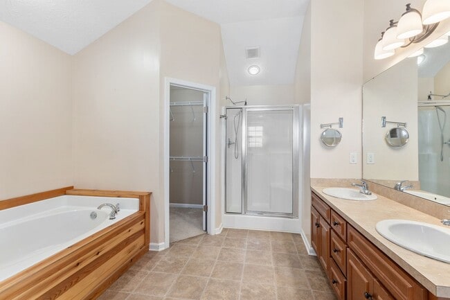 Building Photo - 2507 Hickoryridge Dr
