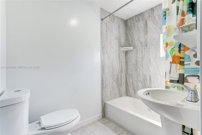 Building Photo - 427 S 24th Ave