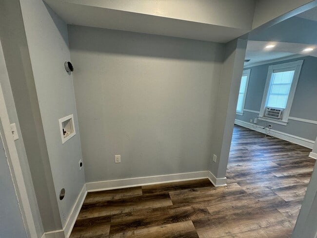 Building Photo - Spacious 2BR Duplex with Laundry Hookups + Big Yard