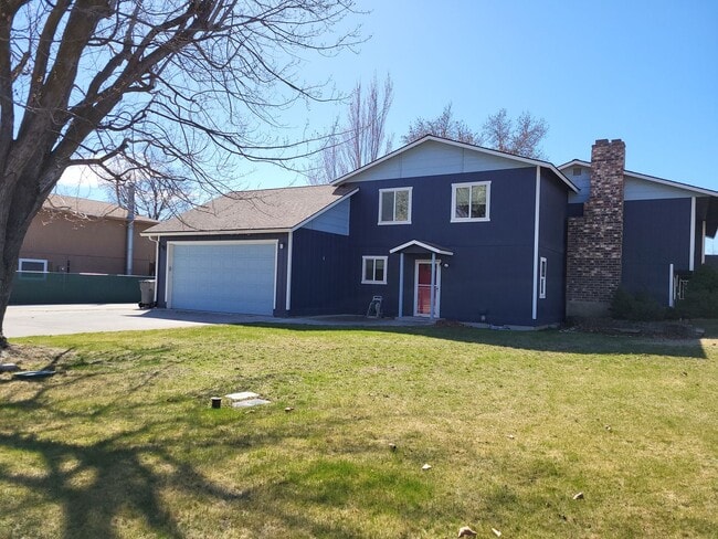 Building Photo - 1872 Alder Ave