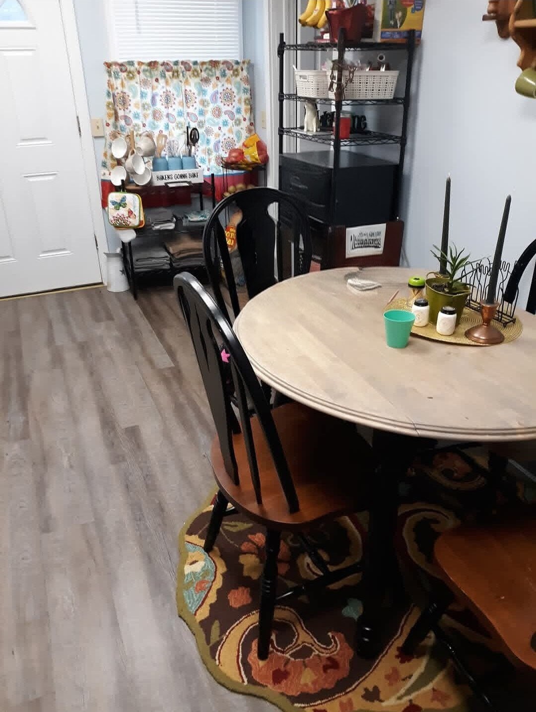 Dining Area - 5433 Bennett St
