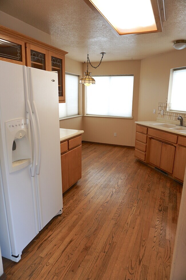 Building Photo - Move In Ready Near UNM and Nob Hill!! This won't last long!