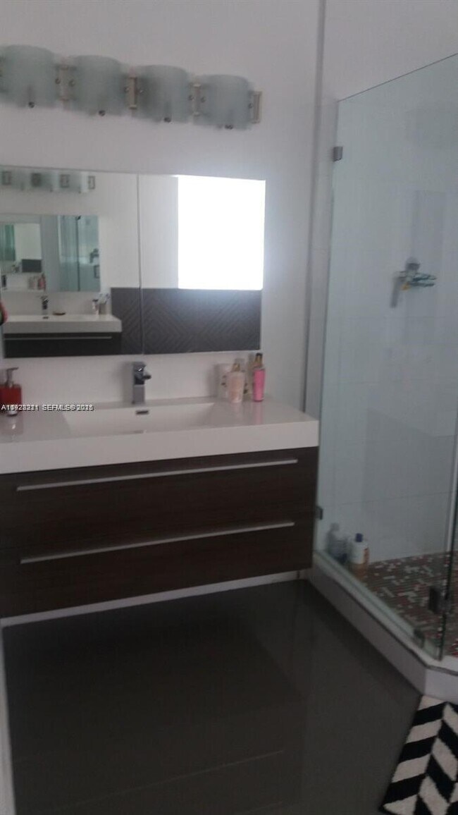 Building Photo - 7903 NW 111th Ct