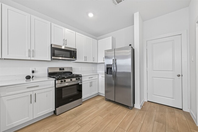 Building Photo - 1738 Revolution Way