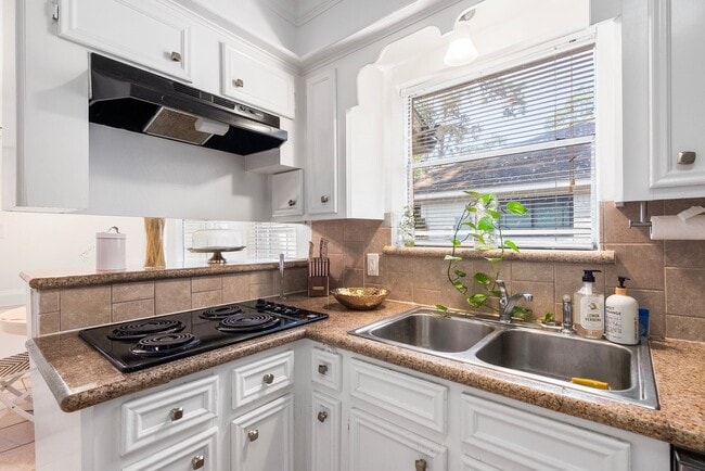 Building Photo - 2214 Deer Valley Dr