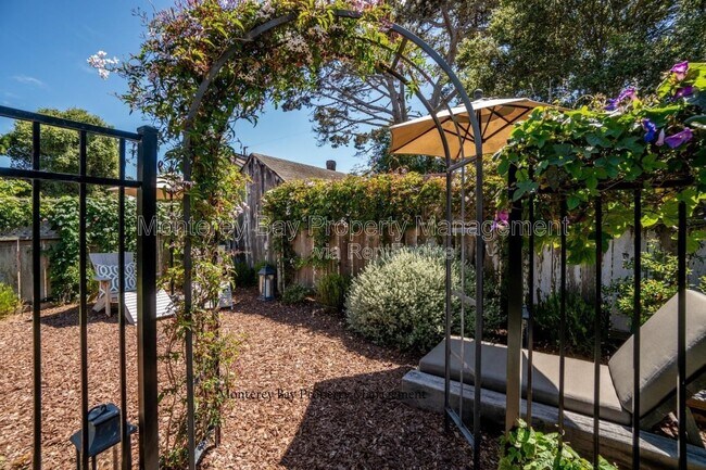 Building Photo - 515 Dickman Ave