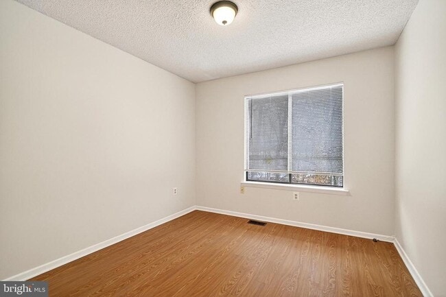 Building Photo - 70 Hampshire Dr