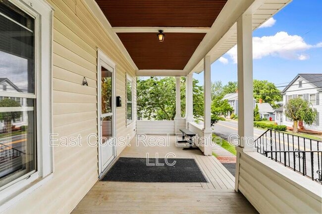 Building Photo - 208 N Mary St