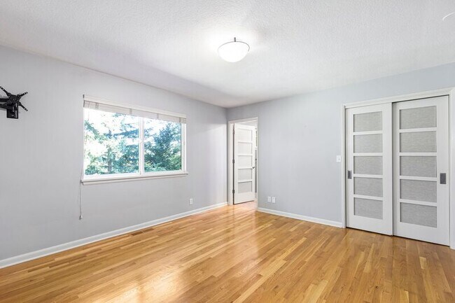 Building Photo - 2640 SW Vista Dr