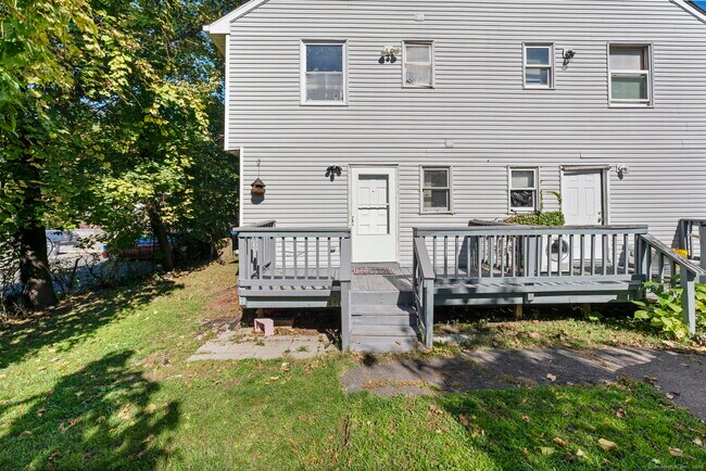 Building Photo - 33 Guilford St