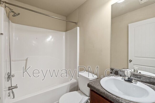 Building Photo - 1023 Iris Glen Dr