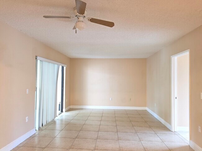 Building Photo - 1542 Lake Crystal Dr