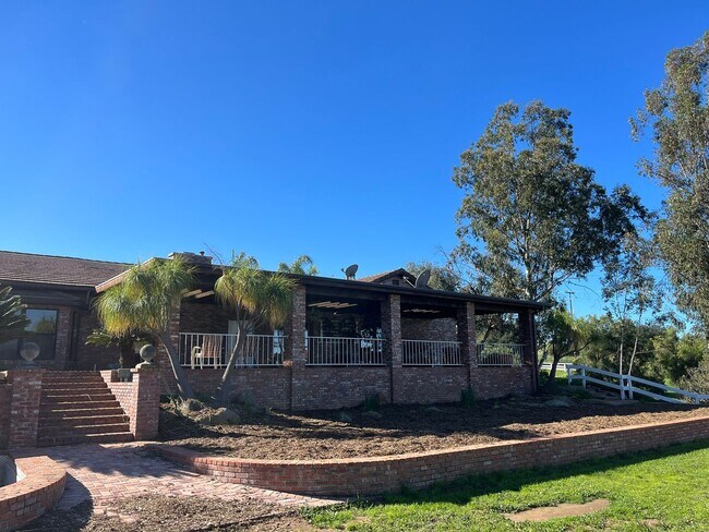 Building Photo - 18655 Oak Ridge Ln