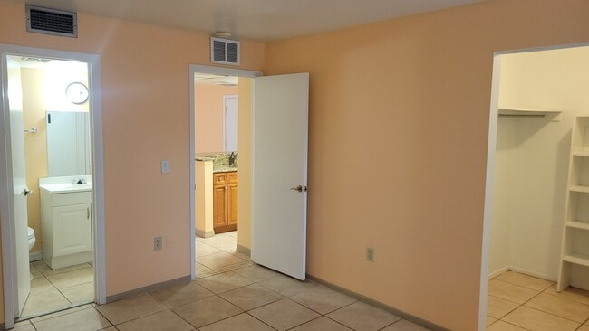 Building Photo - 8628 Tahoe Ct