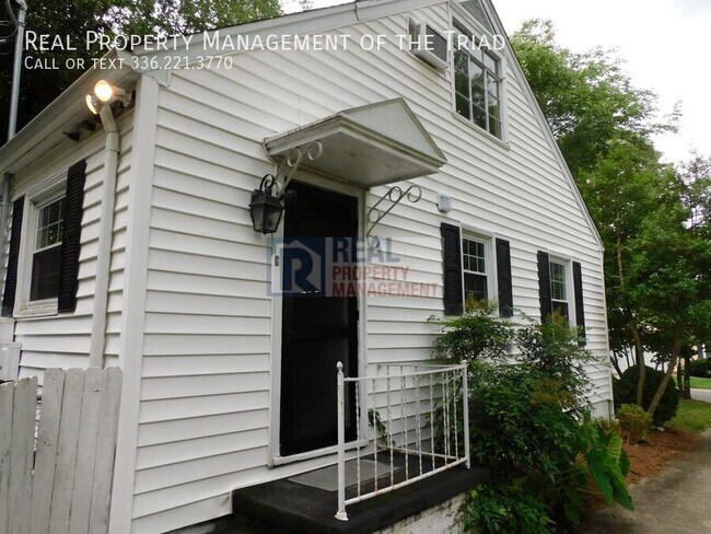 Building Photo - 204 W Newlyn St