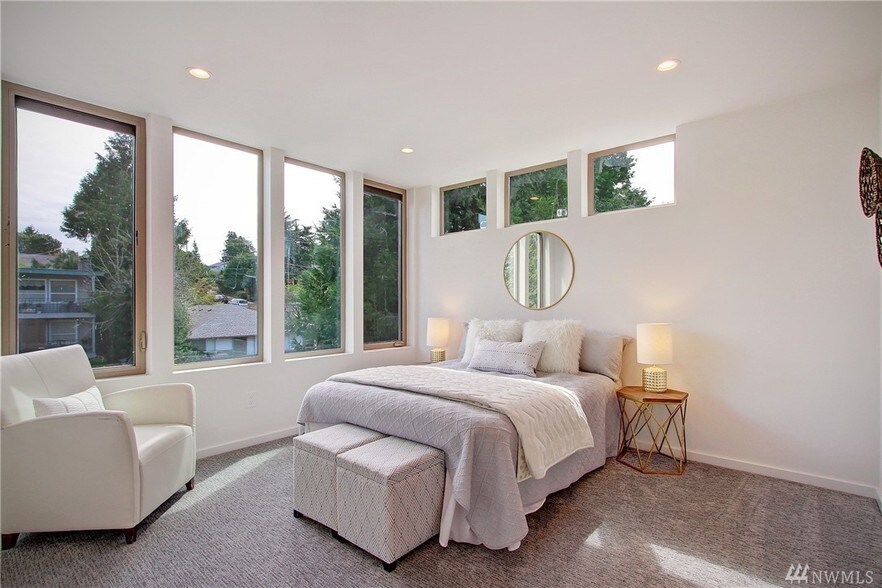 Building Photo - 5953 Fauntleroy Way SW