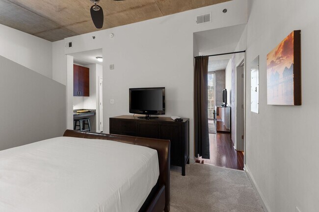 Building Photo - Fully Furnished SoBro Condo At Encore