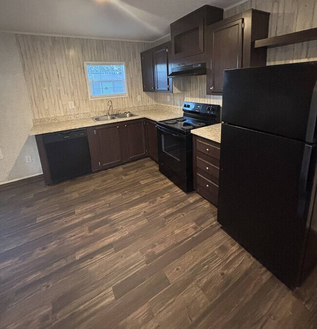 Building Photo - 3150 Plateau Dr