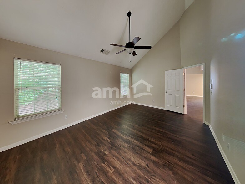 Building Photo - 209 Picadilly Pl