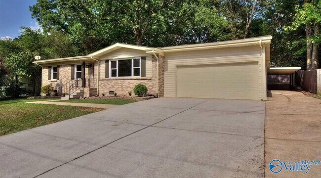 Building Photo - 12005 Greenleaf Dr SE