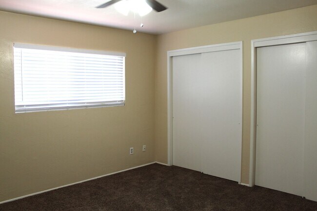 Building Photo - Cute Home in Bakersfield