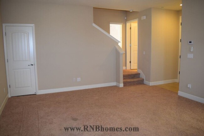 Building Photo - 900 Lyon Pl