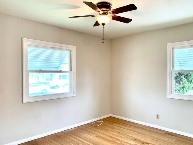 Building Photo - COMING SOON! La Mesa - 3 Bedroom/2 bath House PLUS Detached Bonus Room, Garage and W/D