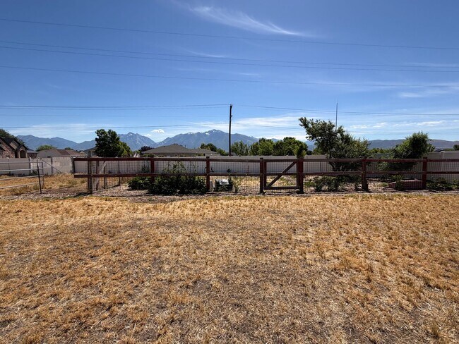 Building Photo - GORGEOUS SPACOUS HOMESTEAD!!!