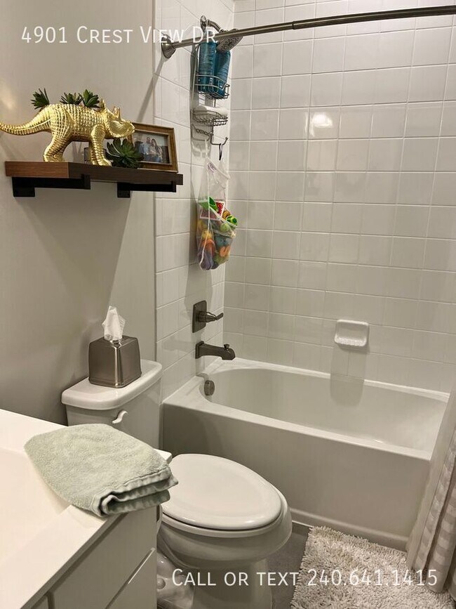 Building Photo - 4901 Crest View Dr