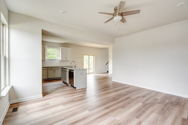 Building Photo - 304 Northfield Hts Ln