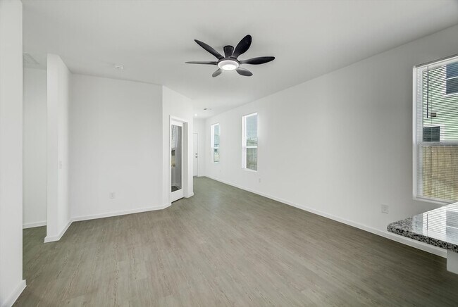 Building Photo - 519 Louis Ln