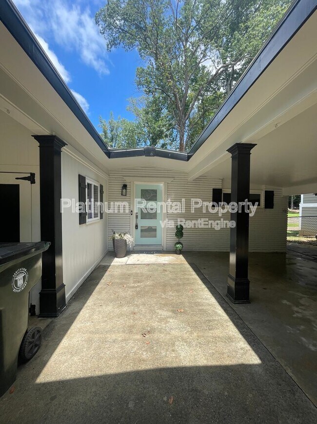 Building Photo - 3828 Donaldson Dr